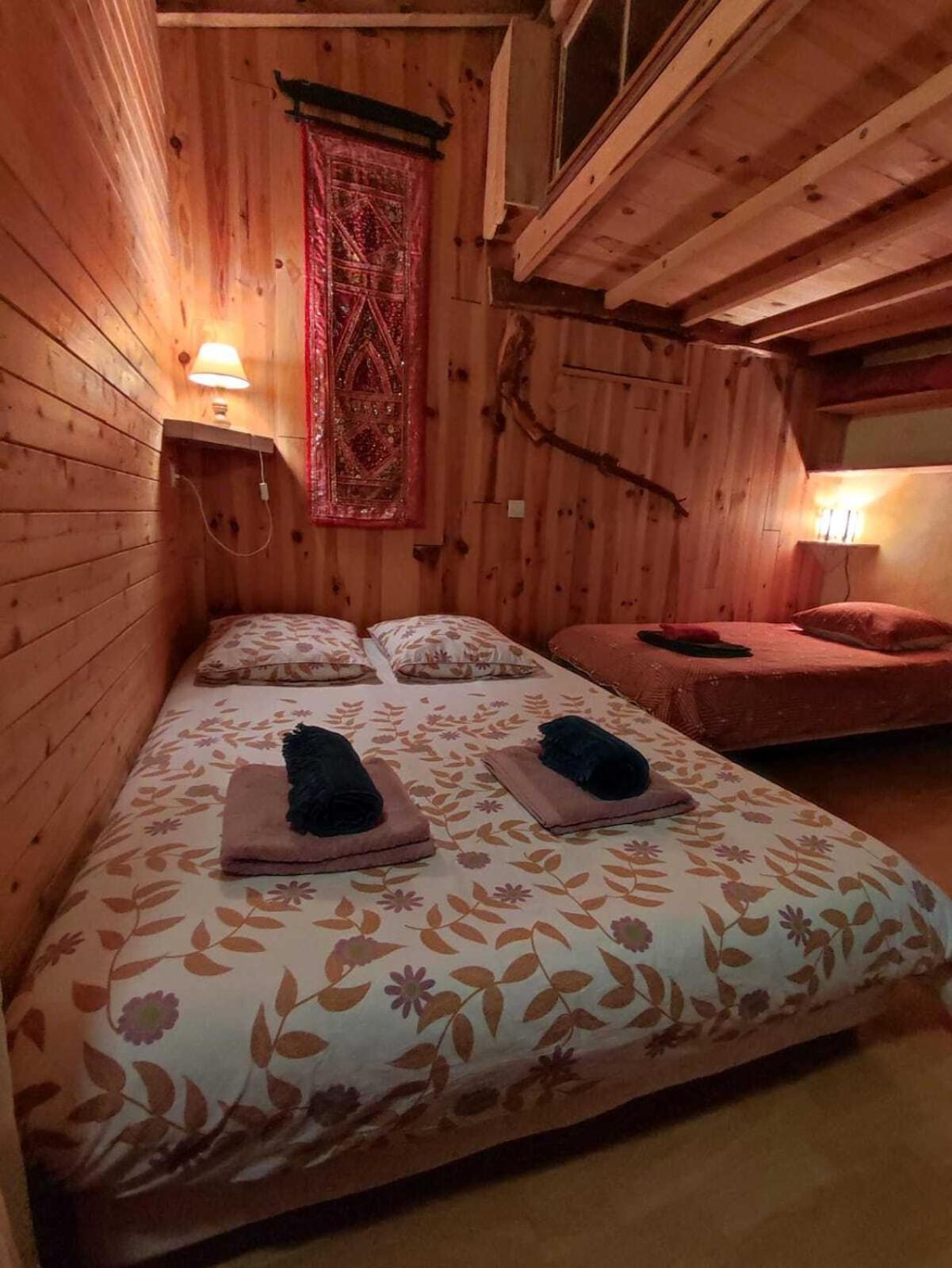 Gites Des Esselards Yzeron Номер фото